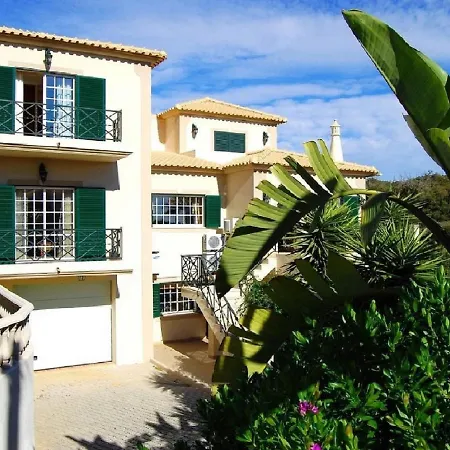 Spacious Villa, Pool Hébergement de vacances
