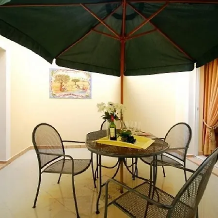 Spacious Villa, Pool Hébergement de vacances